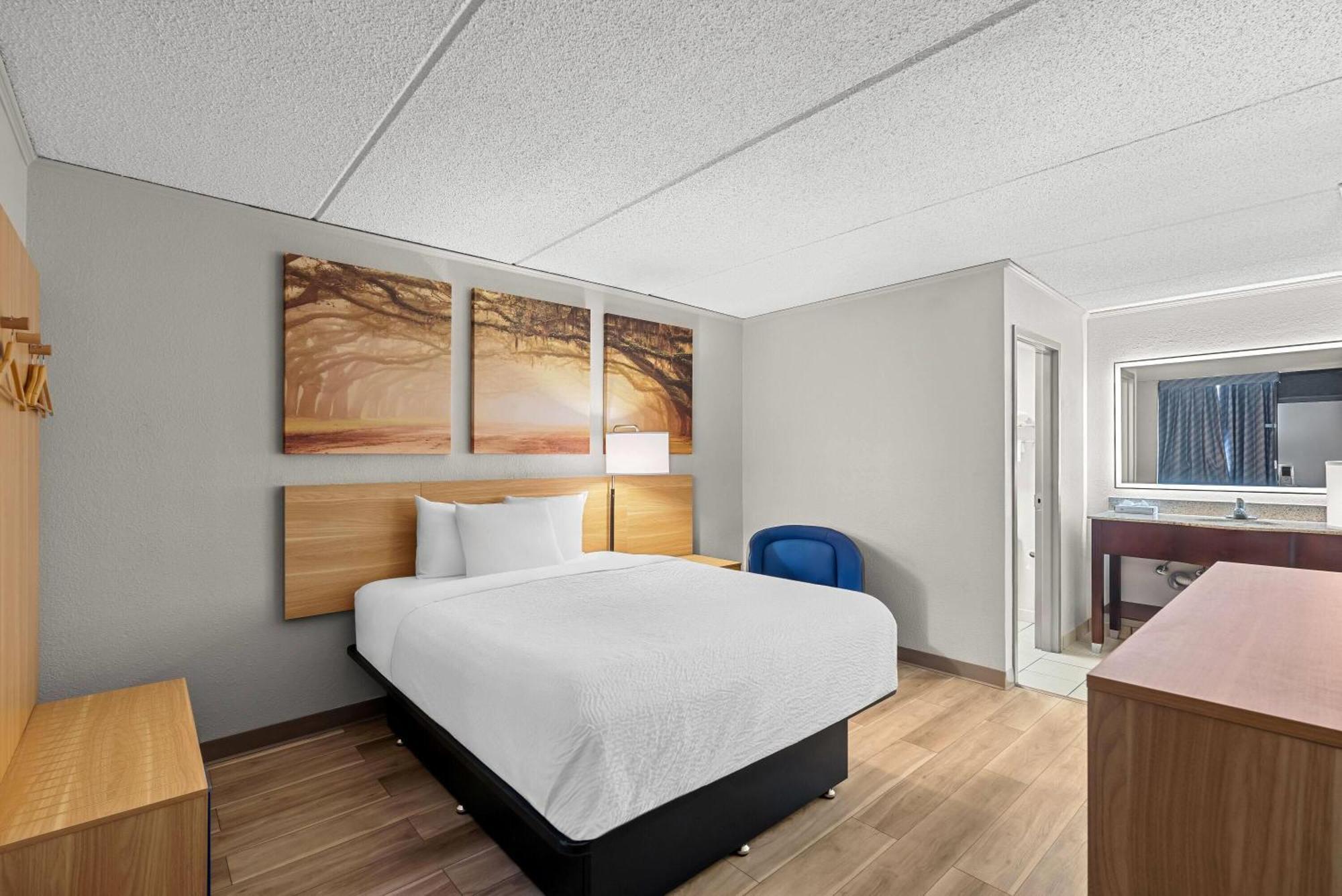 Days Inn By Wyndham Statesboro Exterior photo