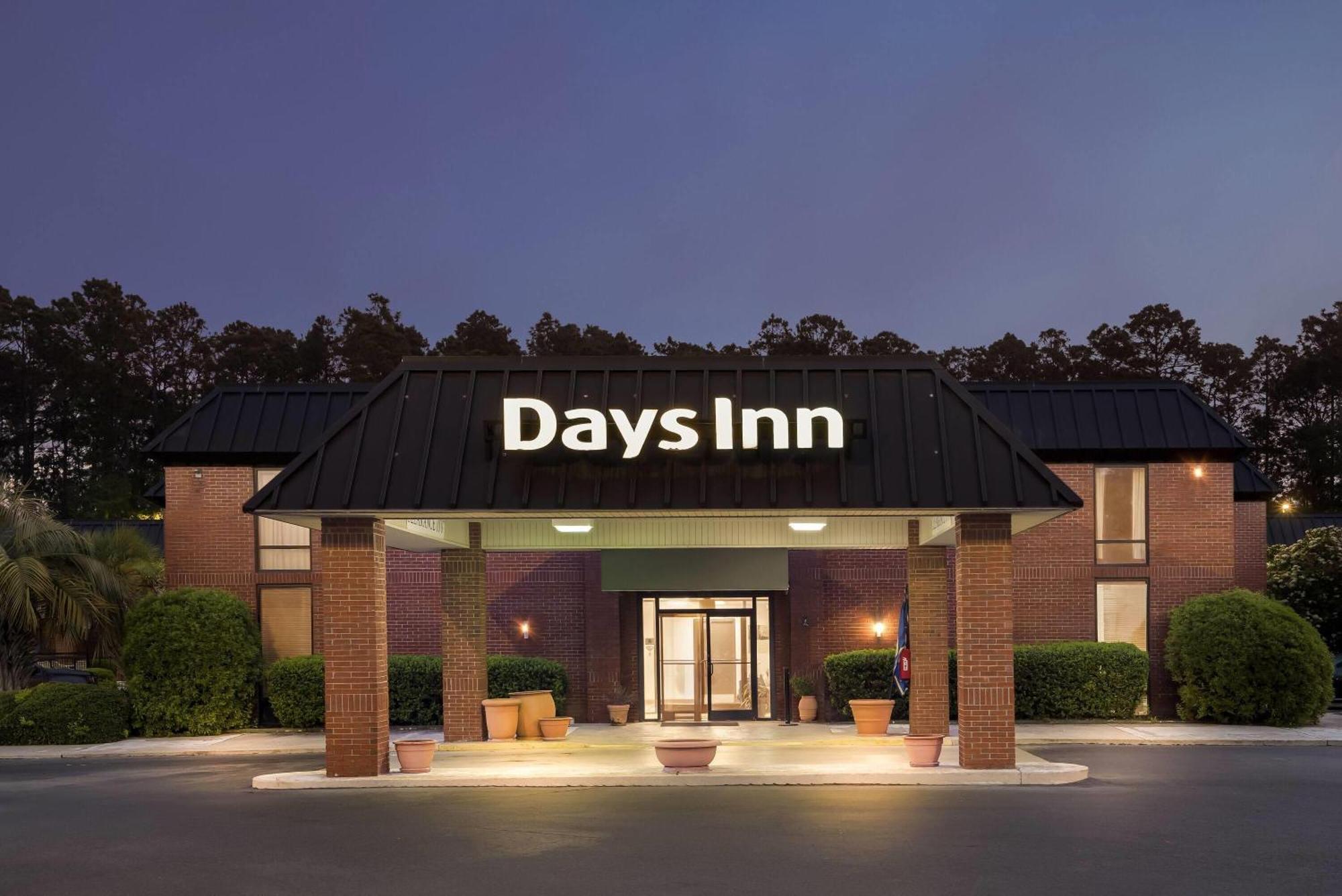 Days Inn By Wyndham Statesboro Exterior photo