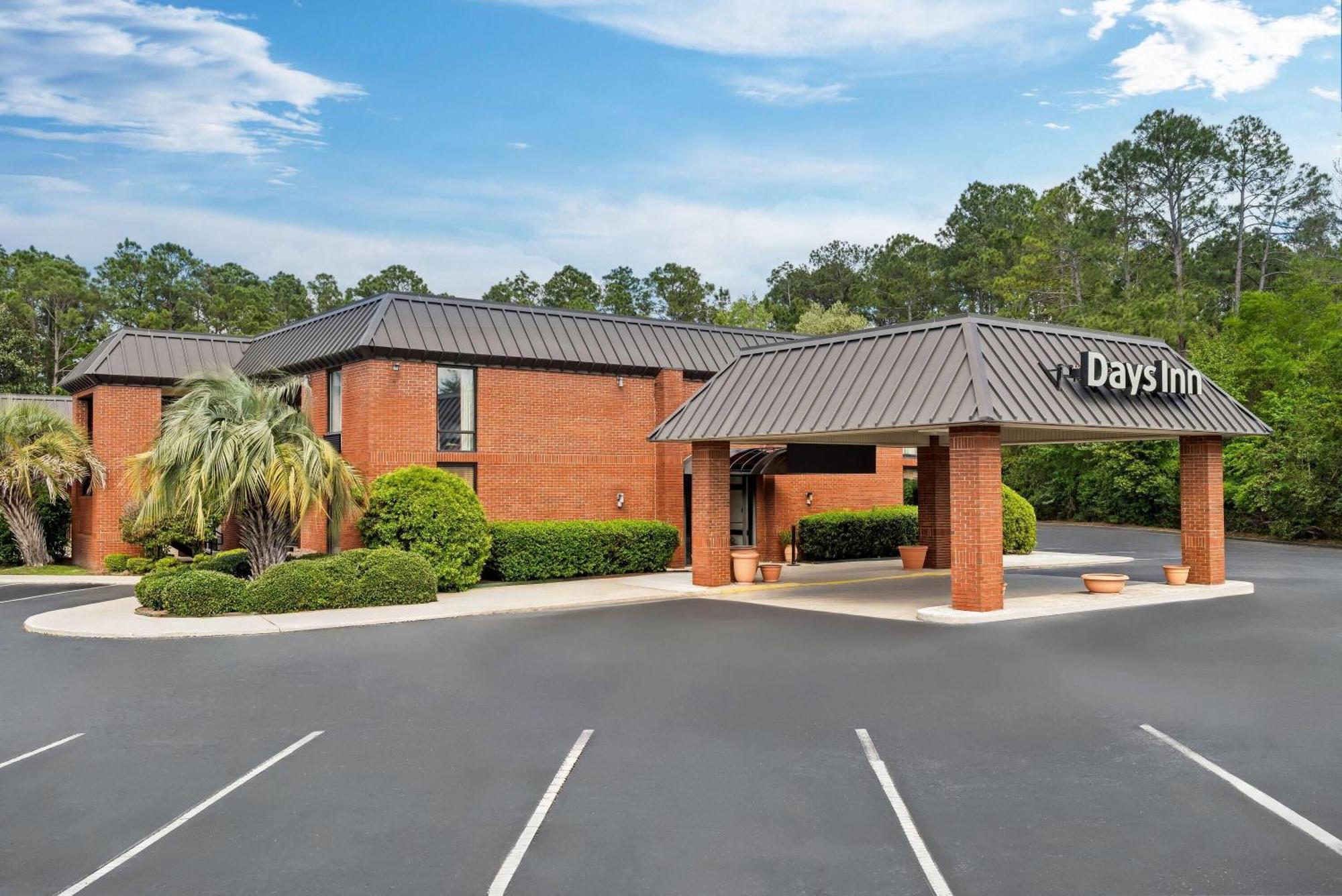 Days Inn By Wyndham Statesboro Exterior photo